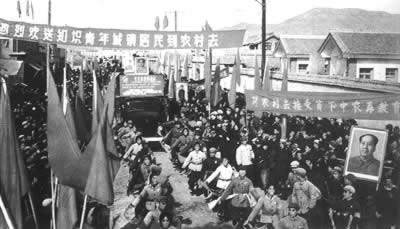 我国有近1000万知识青年上山下乡