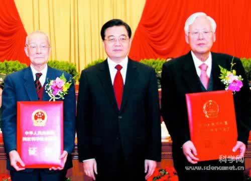 国家科学技术奖励大会——王忠诚、徐光宪(转自:历史上的今天。中国)