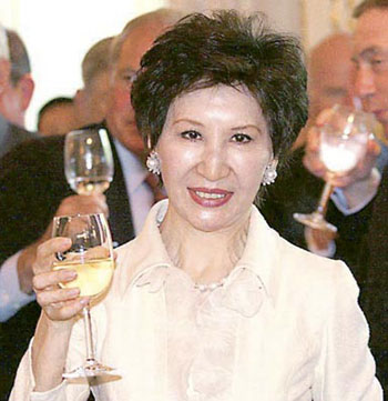 香港首位获英国政府封为男爵的女性邓莲如出生(歷史上的今天.中国)